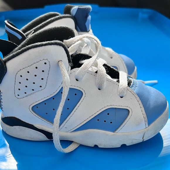 Toddler Boys Jordan’s size 6c - Picture 2 of 5